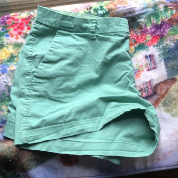 Old Navy sz 12 light green shorts 97% cotton 3% spandex/ 2 slide side pockets - Picture 12 of 12
